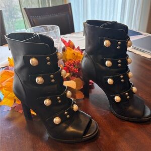 Elegant Black Pearl-Embellished Women's Heels